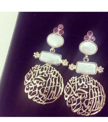 Scripted earrings in pink and white